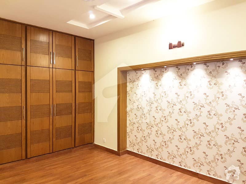Upper Portion In Phase 6 With 3 Beds In 10 Marla Available On Urgent Rent In Bahria Town