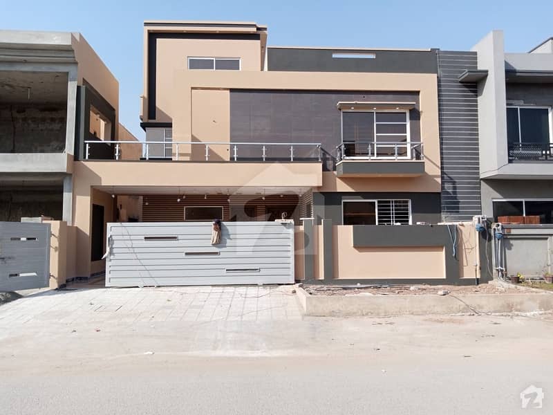 2800 Square Feet Upper Portion For Sale In Media Town