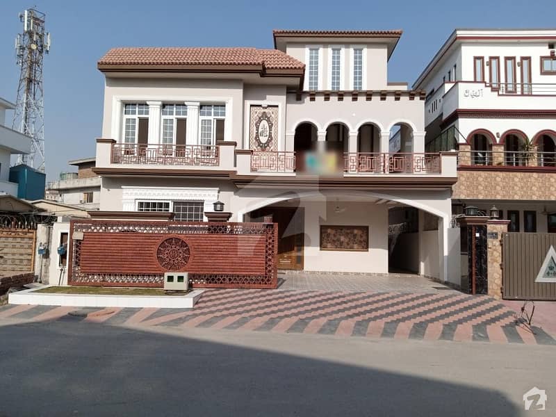 Upper Portion Sized 2800 Square Feet Is Available For Sale In Media Town