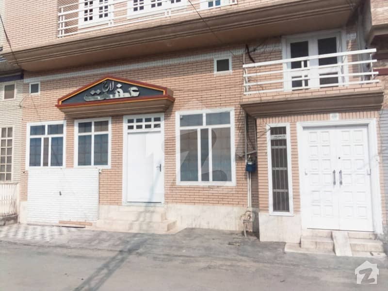 گلبرگ فیصل آباد میں 9 کمروں کا 7 مرلہ مکان 1.7 کروڑ میں برائے فروخت۔