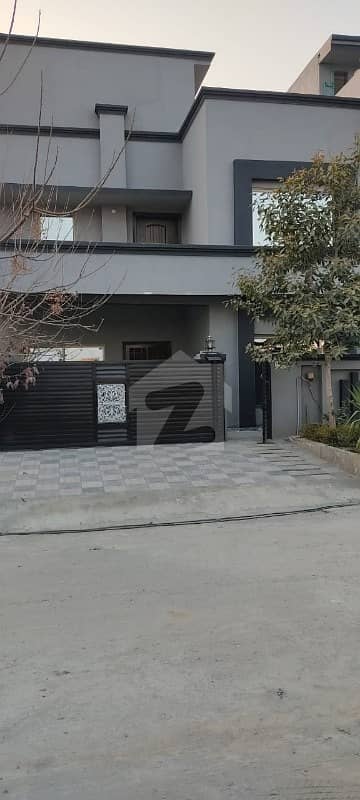 جناح کالونی راولپنڈی میں 4 کمروں کا 7 مرلہ مکان 1.6 کروڑ میں برائے فروخت۔