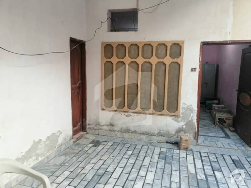 ادرز چشتیاں شریف میں 4 کمروں کا 10 مرلہ مکان 65 لاکھ میں برائے فروخت۔