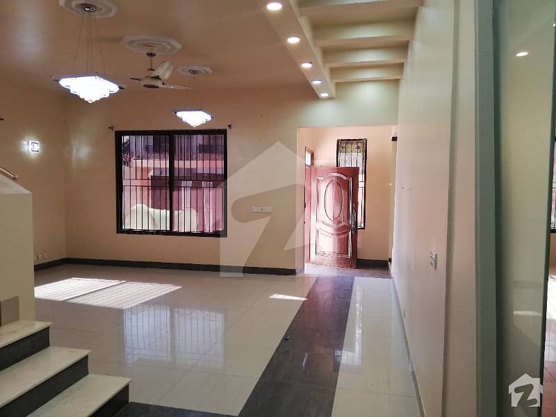 300 Yard Bungalow For Sale In Phase 4