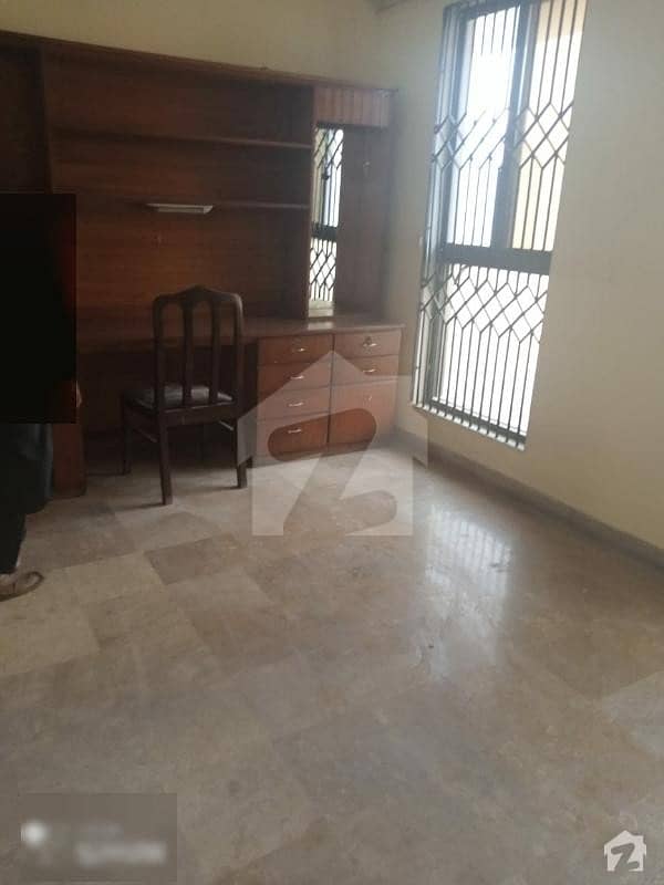 ڈی ایچ اے فیز 4 ڈی ایچ اے کراچی میں 4 کمروں کا 16 مرلہ مکان 5.75 کروڑ میں برائے فروخت۔