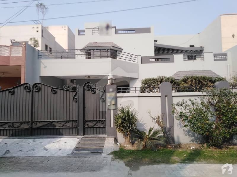 Spacious House Is Available In PCSIR Housing Scheme For Rent