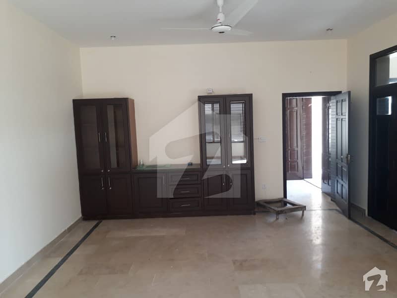 500 Sq Yd Beautiful Upper Portion For Rent In E11 Islamabad  3 Beds With 3 Attached Bath