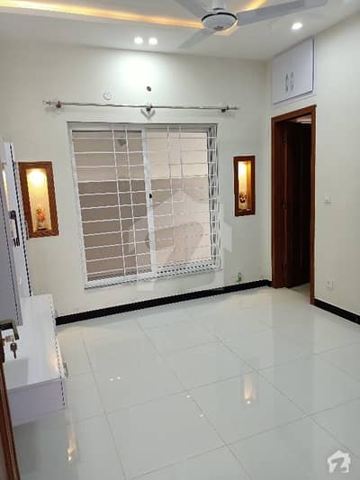 ڈی ۔ 12 اسلام آباد میں 4 کمروں کا 4 مرلہ مکان 2.25 کروڑ میں برائے فروخت۔