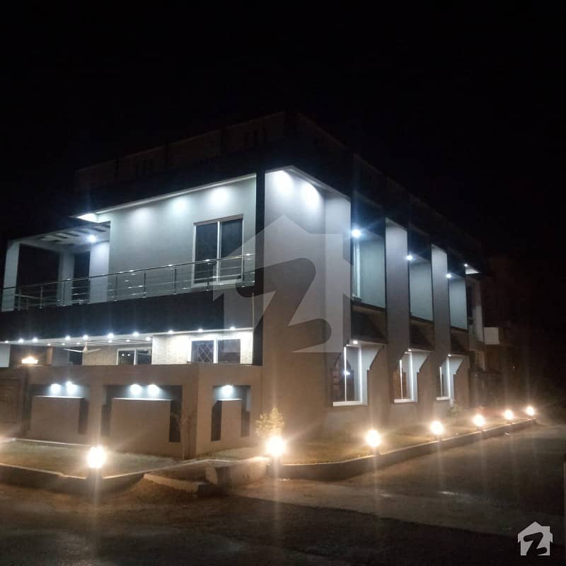 میڈیا ٹاؤن ۔ بلاک ڈی میڈیا ٹاؤن راولپنڈی میں 6 کمروں کا 12 مرلہ مکان 2.95 کروڑ میں برائے فروخت۔