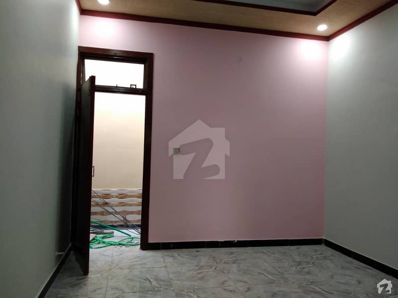 Spacious Flat Is Available In Lalazar For Rent