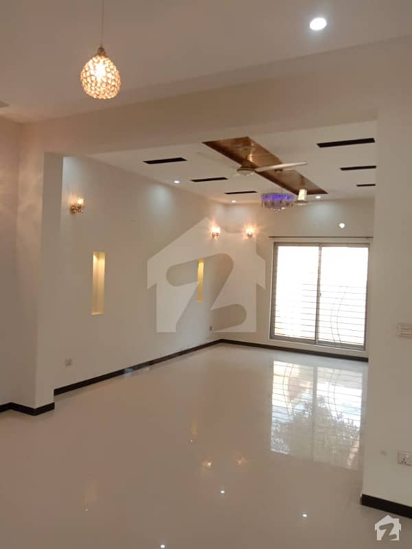 10 Marla Like New House for Sale in Janiper Block Sector C Bahria Town Lahore