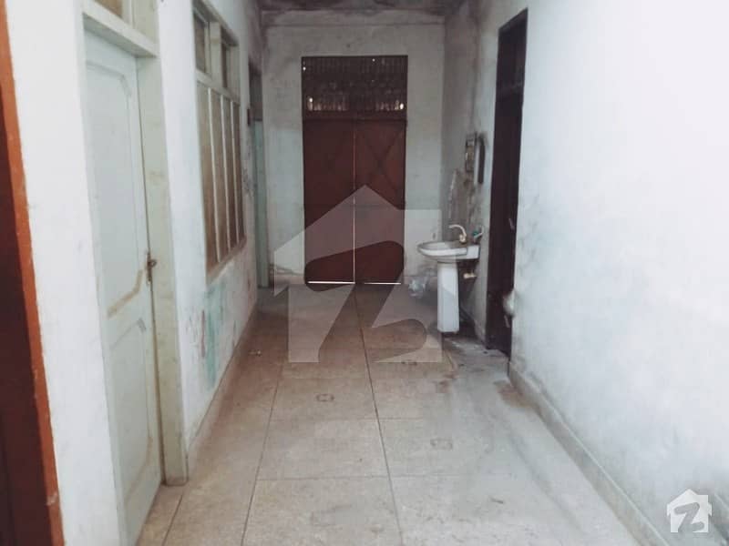 Spacious Flat Is Available For Rent In Ideal Location Of Farid Town