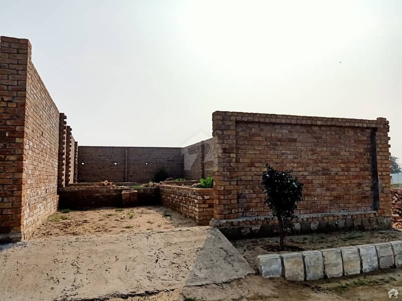 بیووالی جلال پور جٹاں روڈ گجرات میں 4 کمروں کا 5 مرلہ مکان 1.1 کروڑ میں برائے فروخت۔
