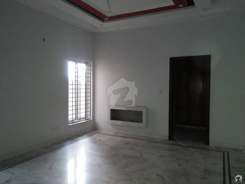 32 Marla House Ideally Situated In EME Society