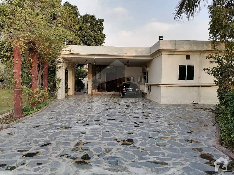 Prime Located 8 KANAL Farmhouse For Sale In Green Acres Lahore