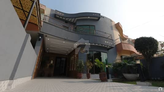 ڈیوائن ہومز لاہور میں 3 کمروں کا 8 مرلہ مکان 1.85 کروڑ میں برائے فروخت۔