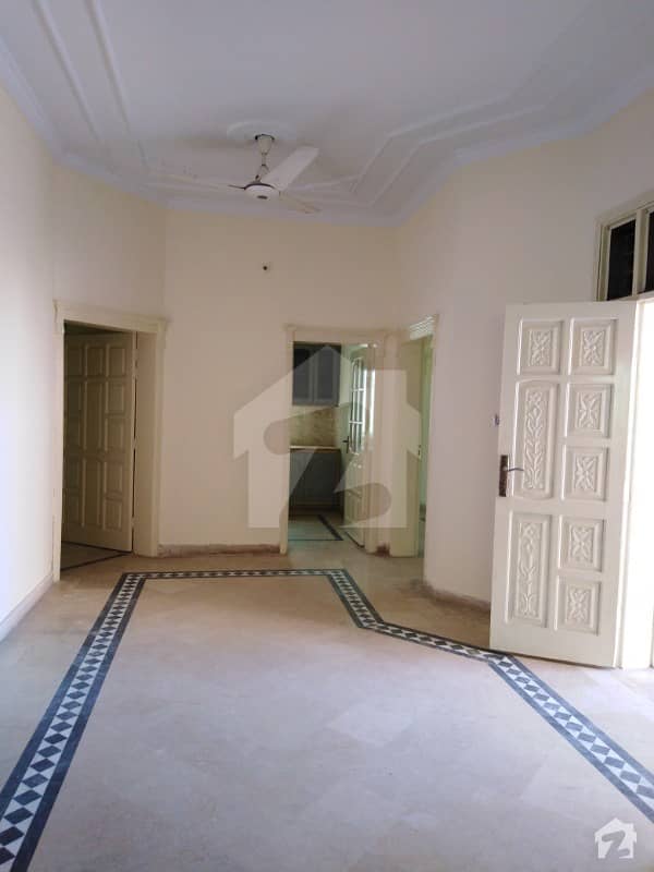 پی آئی اے کالونی راولپنڈی میں 4 کمروں کا 8 مرلہ بالائی پورشن 35 ہزار میں کرایہ پر دستیاب ہے۔