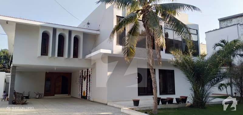 Dha Defence 1000 yards bunglow for urgent sale 6 bedrooms