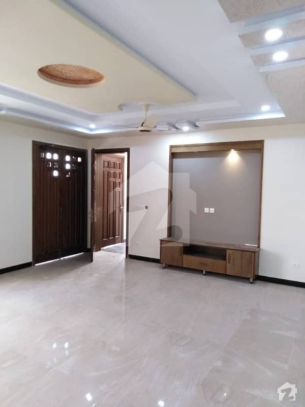 1 Kanal Beautiful Upper Portion For Rent
