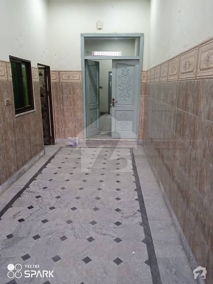 خیابان کالونی 3 فیصل آباد میں 2 کمروں کا 4 مرلہ مکان 16 ہزار میں کرایہ پر دستیاب ہے۔