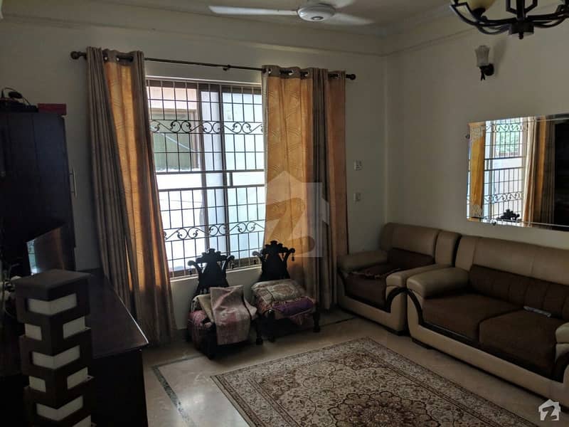 Stunning Upper Portion Is Available For Rent In Chinar Bagh
