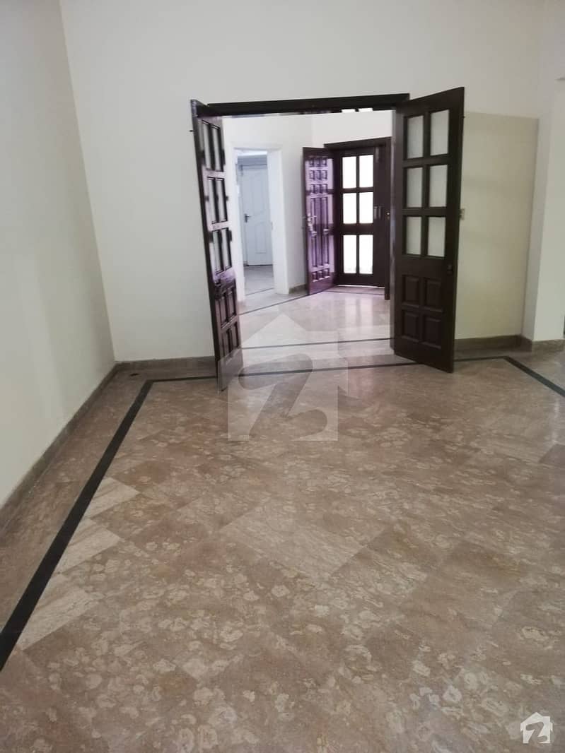 1 Kanal Upper Portion Situated In Chinar Bagh For Rent