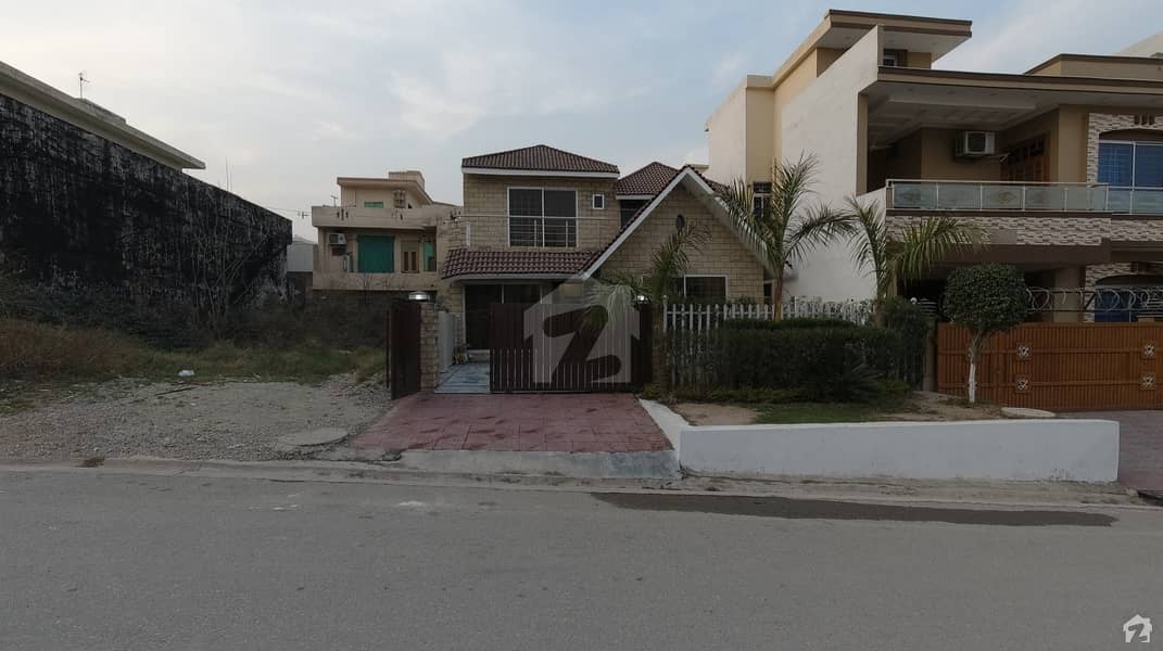Good Location Beautiful House Is Available For Sale