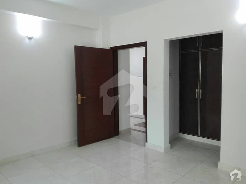 10 Marla Flat Ideally Situated In Askari