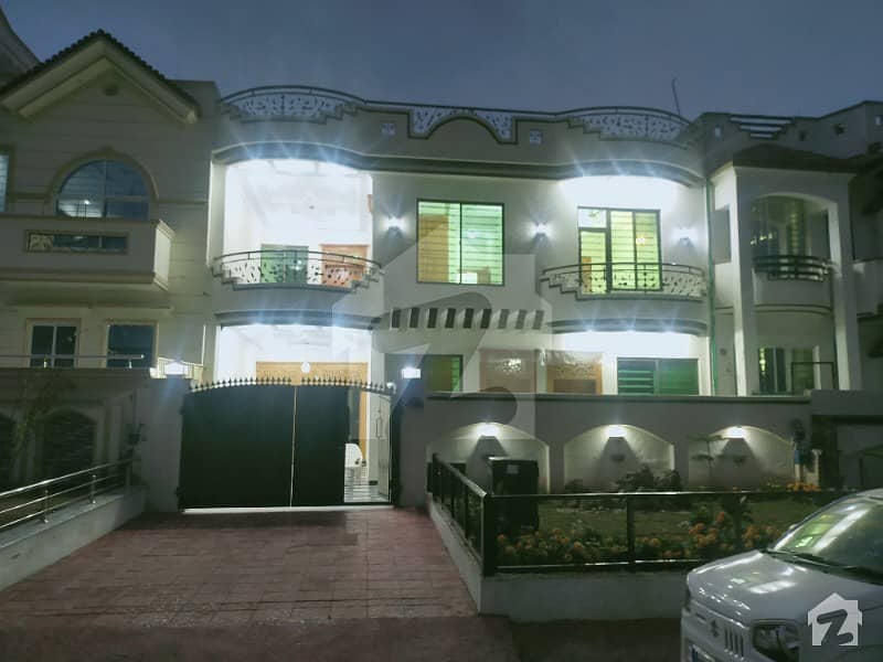 Luxury 35 X 70 House For Sale In G13