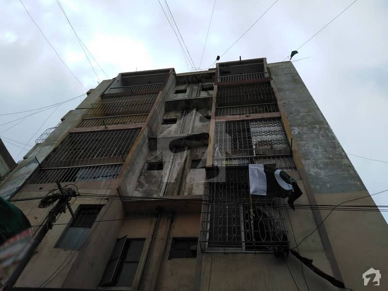 ایاز ٹاؤن گلشنِ اقبال ٹاؤن کراچی میں 2 کمروں کا 4 مرلہ فلیٹ 60 لاکھ میں برائے فروخت۔