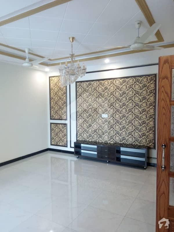 میڈیا ٹاؤن راولپنڈی میں 6 کمروں کا 12 مرلہ مکان 2.8 کروڑ میں برائے فروخت۔