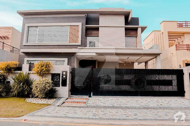 ای ایم ای سوسائٹی ۔ بلاک ڈی ای ایم ای سوسائٹی لاہور میں 5 کمروں کا 1 کنال مکان 5.6 کروڑ میں برائے فروخت۔