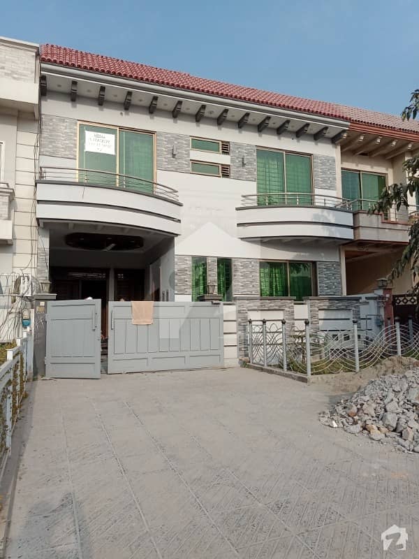 30x60 Triple Storey House For Rent