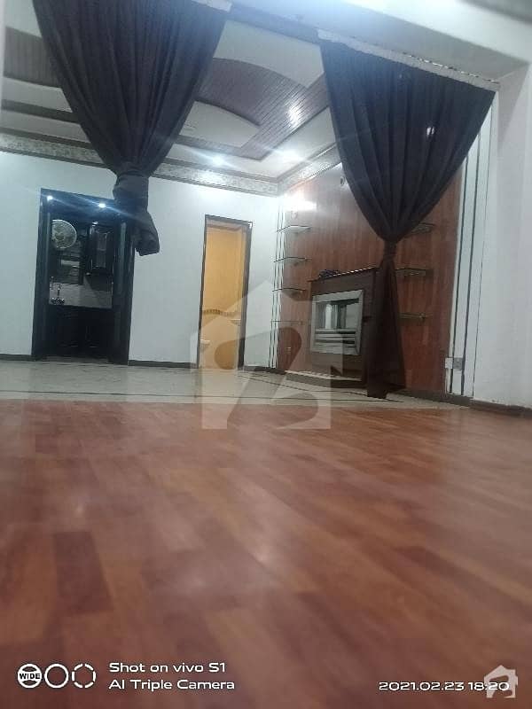 4 Bed Room With Attached Wash Room At Prime Location
