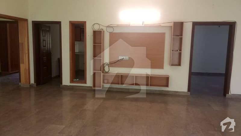 12 Marla Lower Portion Good Condition For Rent In Dd Block Bahria Town Lahore