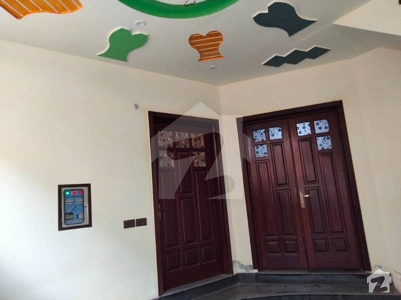 ملت روڈ فیصل آباد میں 4 کمروں کا 7 مرلہ مکان 1.1 کروڑ میں برائے فروخت۔