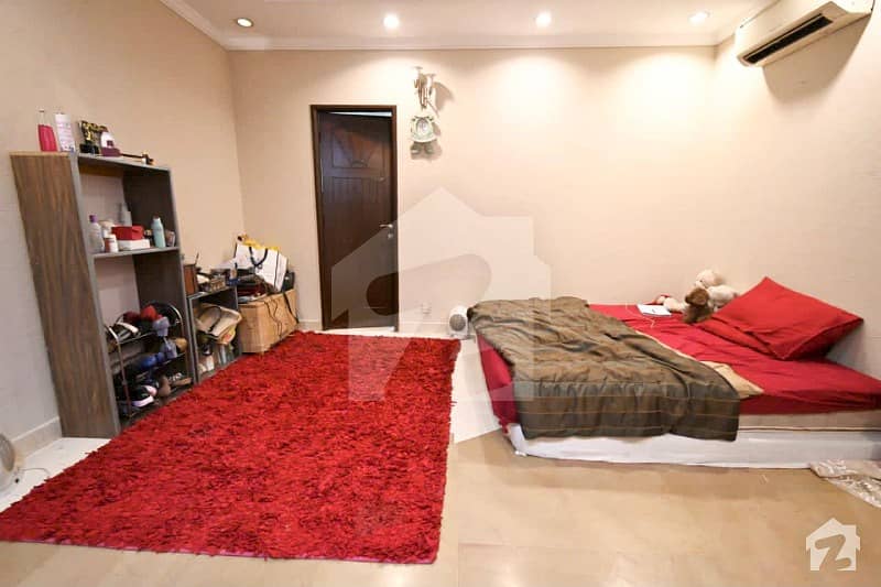 ڈی ایچ اے فیز 4 - بلاک ڈیڈی فیز 4 ڈیفنس (ڈی ایچ اے) لاہور میں 5 کمروں کا 1 کنال مکان 5.5 کروڑ میں برائے فروخت۔