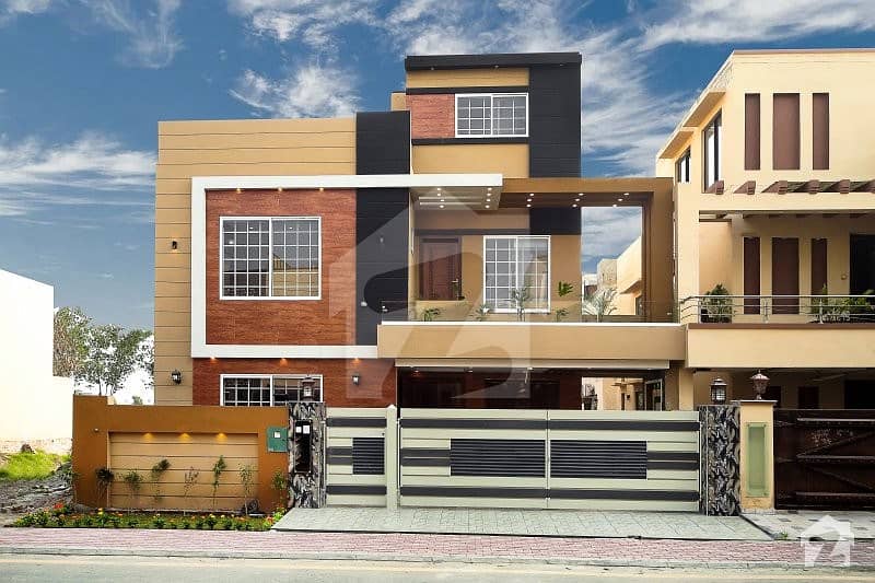 بحریہ ٹاؤن سیکٹر سی بحریہ ٹاؤن لاہور میں 5 کمروں کا 10 مرلہ مکان 3.6 کروڑ میں برائے فروخت۔