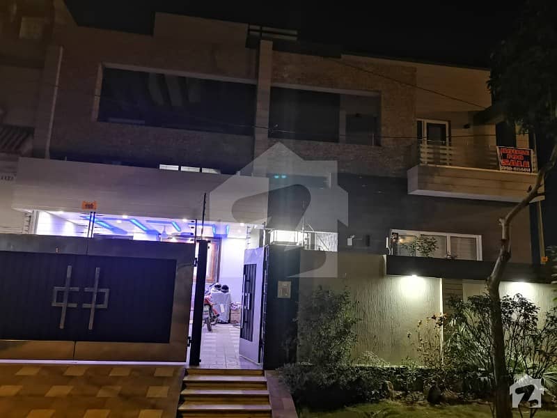 ڈی ایچ اے فیز 8 - بلاک این ڈی ایچ اے فیز 8 ڈیفنس (ڈی ایچ اے) لاہور میں 7 کمروں کا 13 مرلہ مکان 4.95 کروڑ میں برائے فروخت۔