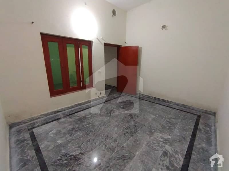 ستیانہ روڈ فیصل آباد میں 4 کمروں کا 2 مرلہ مکان 45 لاکھ میں برائے فروخت۔