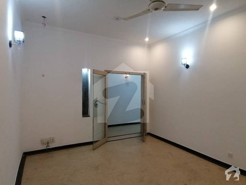 DHA 1 Kanal Excellent Upper Portion For Rent In Phase 4