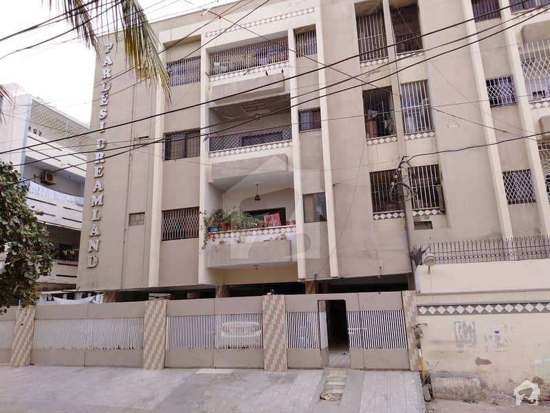 باتھ آئی لینڈ کراچی میں 3 کمروں کا 8 مرلہ فلیٹ 3.1 کروڑ میں برائے فروخت۔