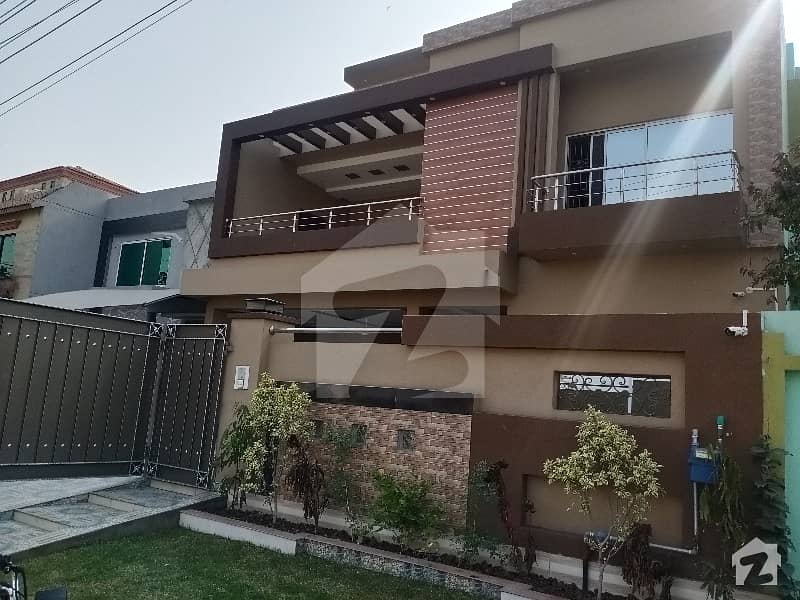 Brand New Beautiful House Extraordinary Good Location Situated In The Heart Of Punjab Govrt Society