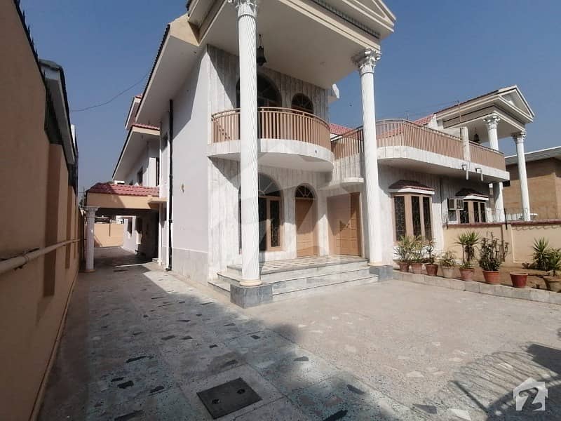 Beautiful 1 Kanal 5 Bed House For Rent