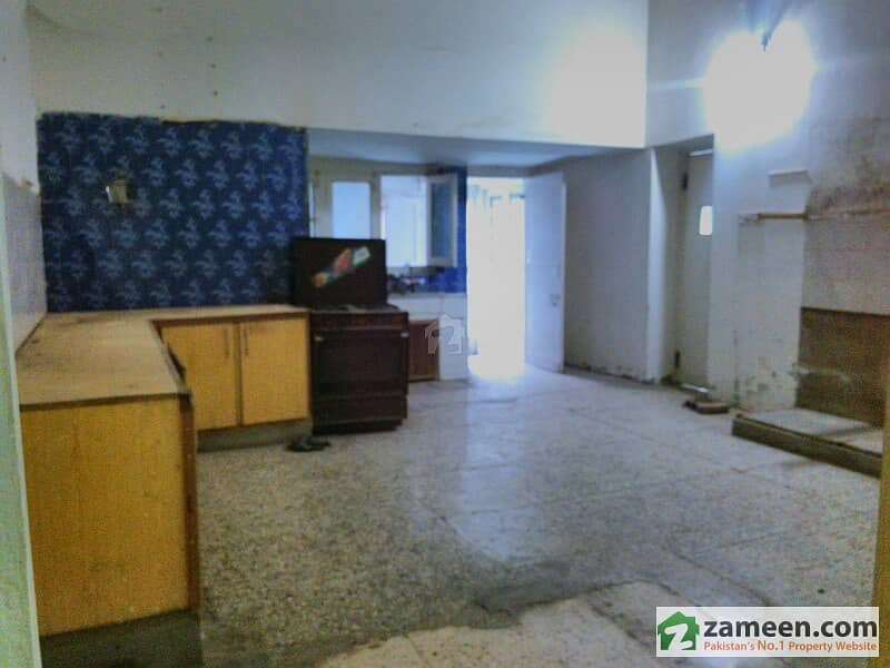 A huge beautiful house located in a posh area of Nowshera cantt with