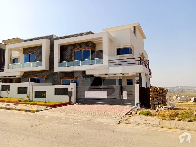 10 Marla Brand New Levish House Up For Sale