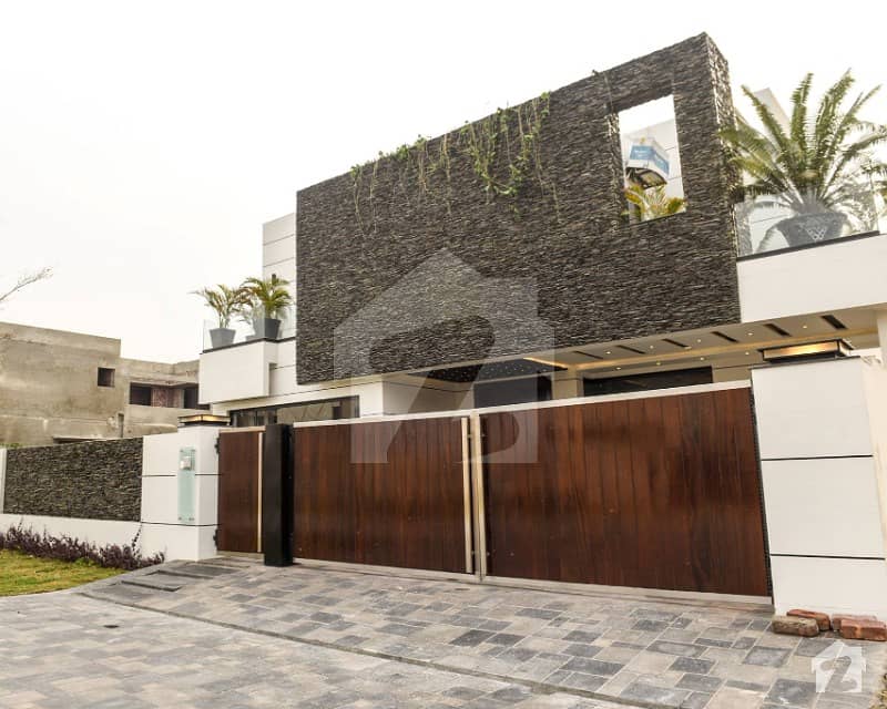 Decorated House Located In The Heart Of Dha Phase 4