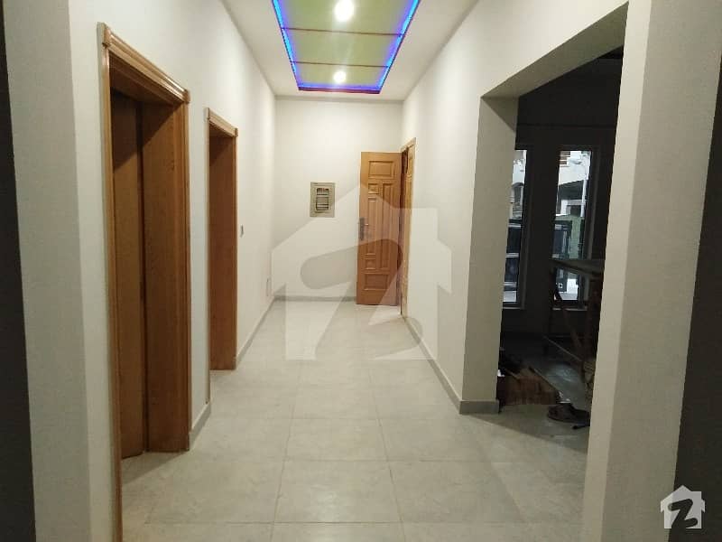 ایف ۔ 11 اسلام آباد میں 9 کمروں کا 1.33 کنال مکان 4 لاکھ میں کرایہ پر دستیاب ہے۔