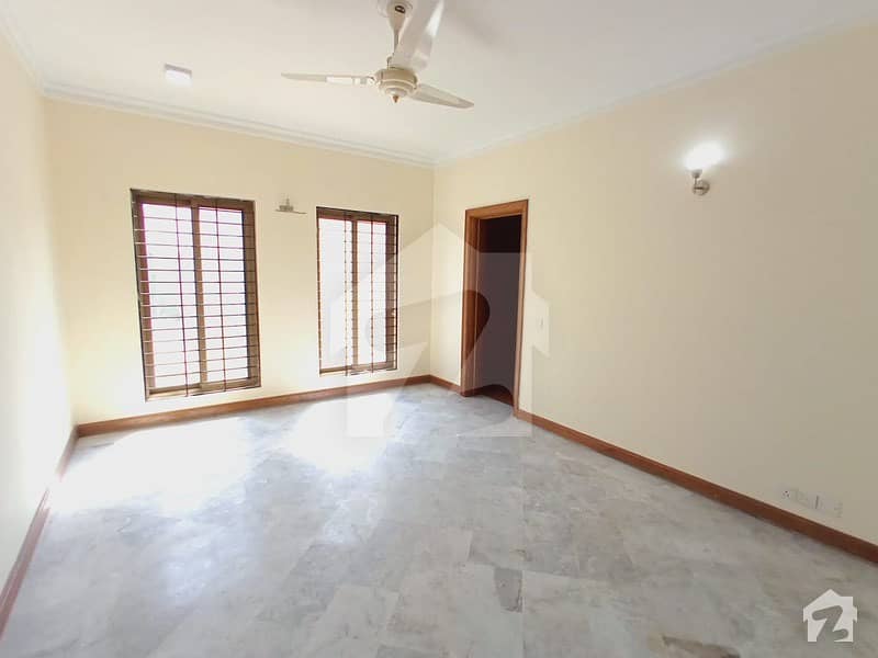 F-7 House 1600 Square Yard 90 Feet Front Close To Margalla Road