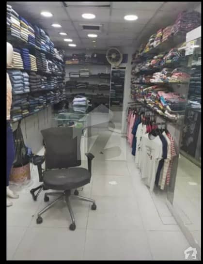 Shop Of 140  Square Feet In Gulberg Is Available