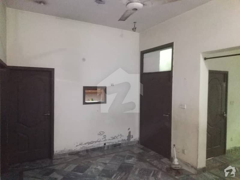 Stunning 2.5 Marla House In Siddiqia Colony Available